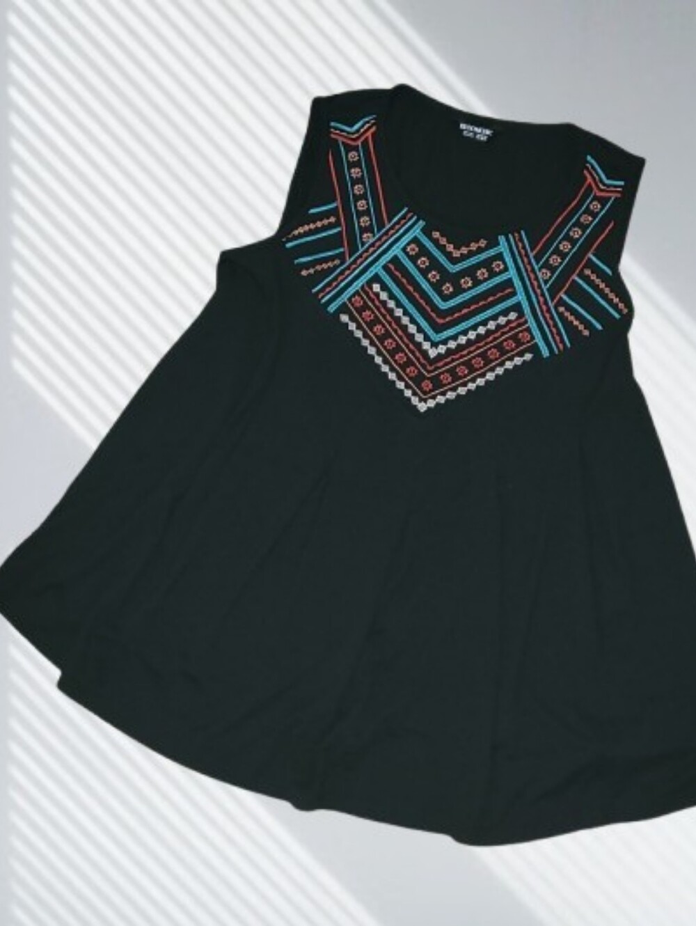 Black Tank Top multicolor Embroidery, BLOOMCHIC Shirt 14-16, Pleated